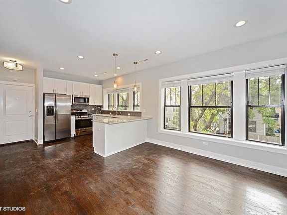 3rd image of 1752 W Summerdale Ave #2