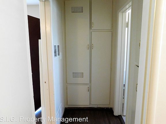 4th image of 1700 W Victory Blvd APT A