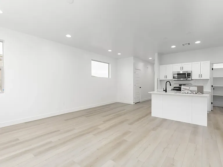 2862 W 500 N — Photo 13