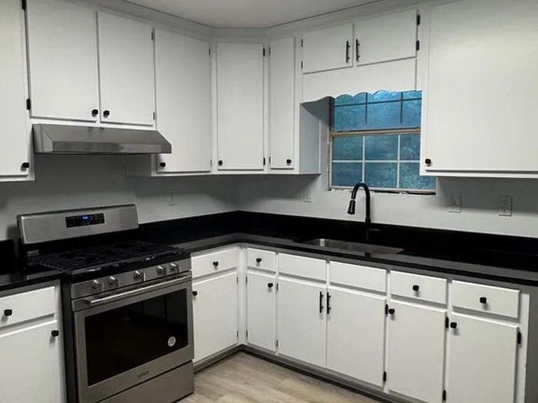 408 Meadowbrook Dr — Photo 5