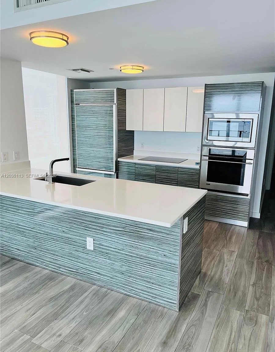 Icon Bay Condo — Photo 3