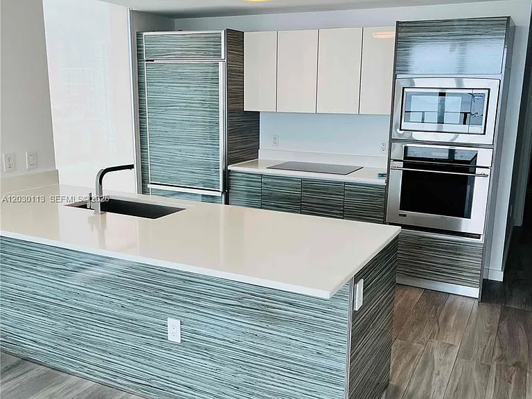 460 NE 28th St #1408 — Photo 3