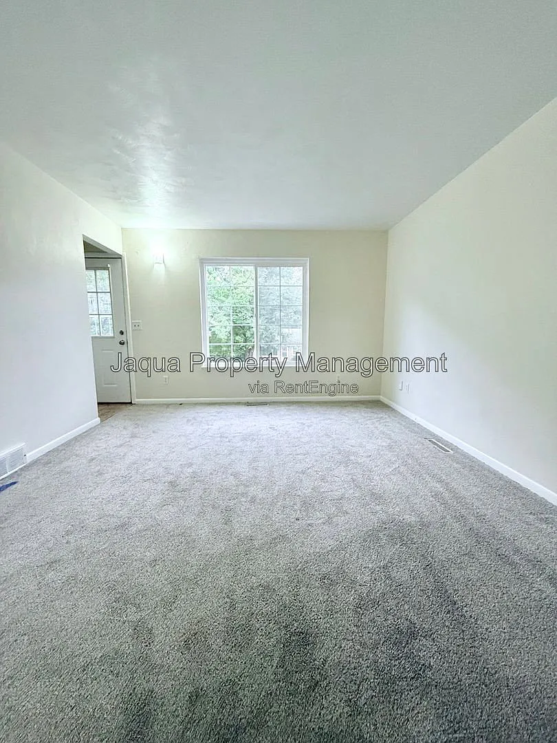 2 bed, 1.0 bath, 896 sqft, $1,250 — Photo 4