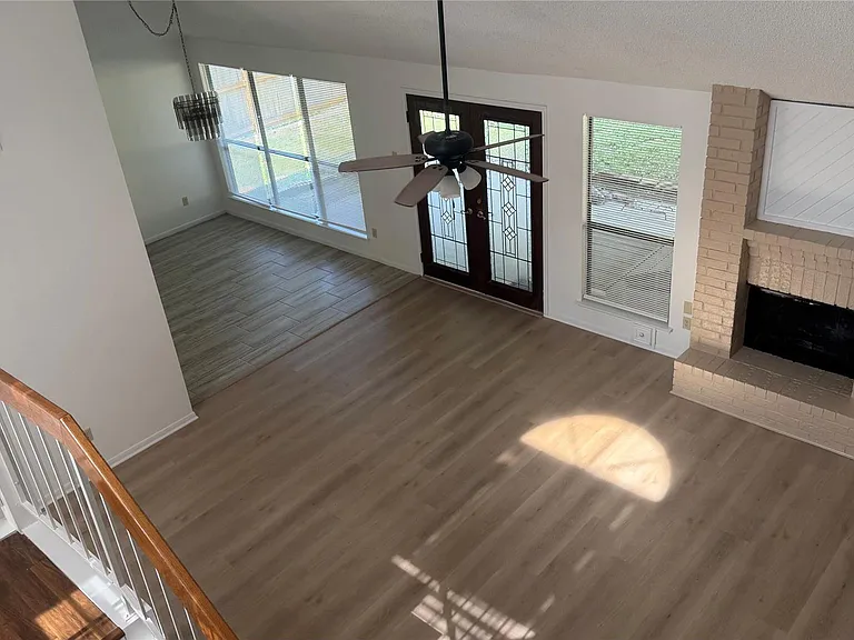 9826 Chiselhurst Dr — Photo 3