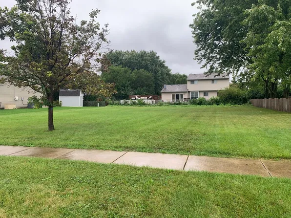 84 W Lynn St, South Elgin, IL 60177
