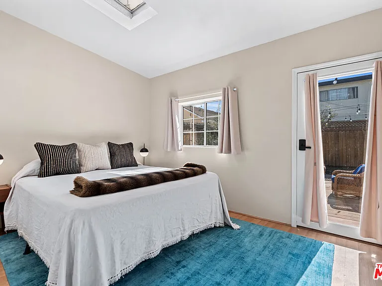 607 N Gramercy Pl — Photo 19