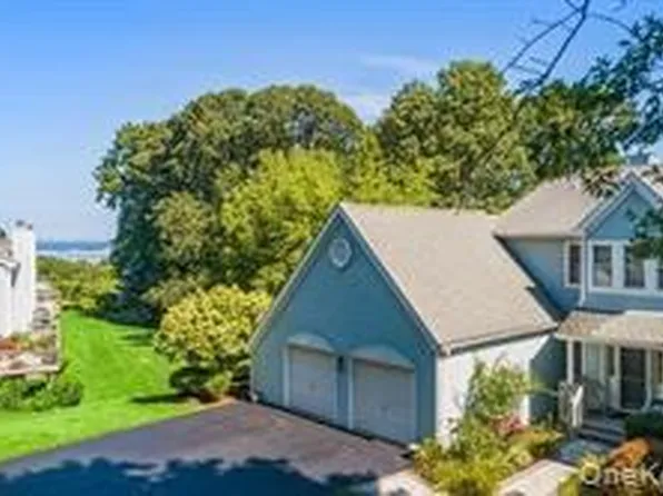 204 Mountain Ridge Drive #204, Mount Sinai, NY 11766