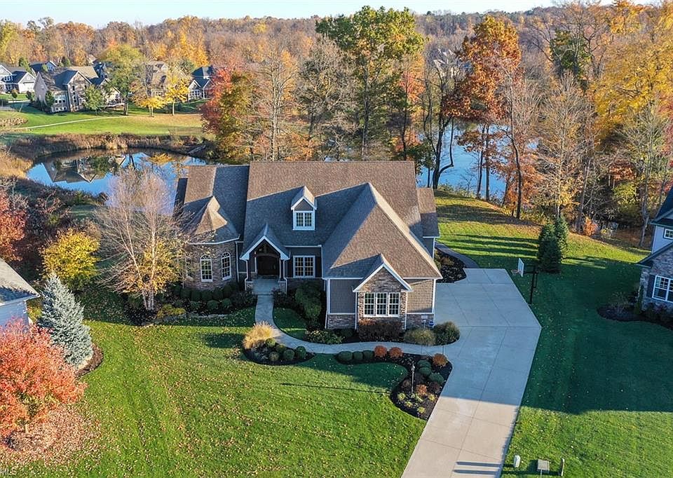 1st image of 2975 Fawn Lake Dr