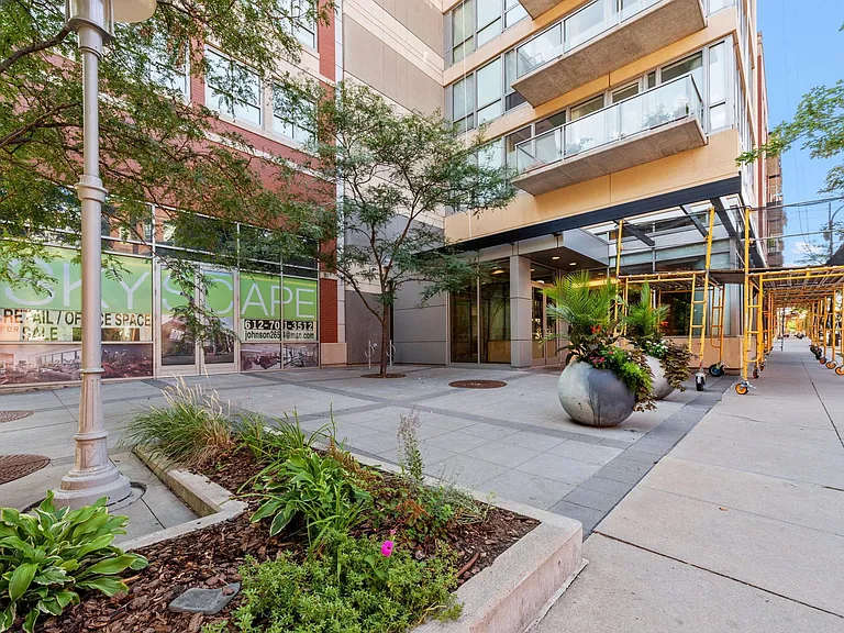 929 Portland Ave #1101 — Photo 37