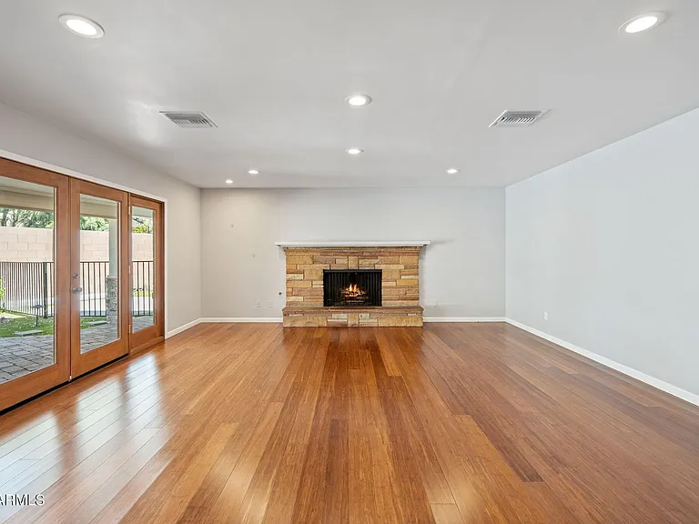 2054 E Rancho Dr — Photo 21