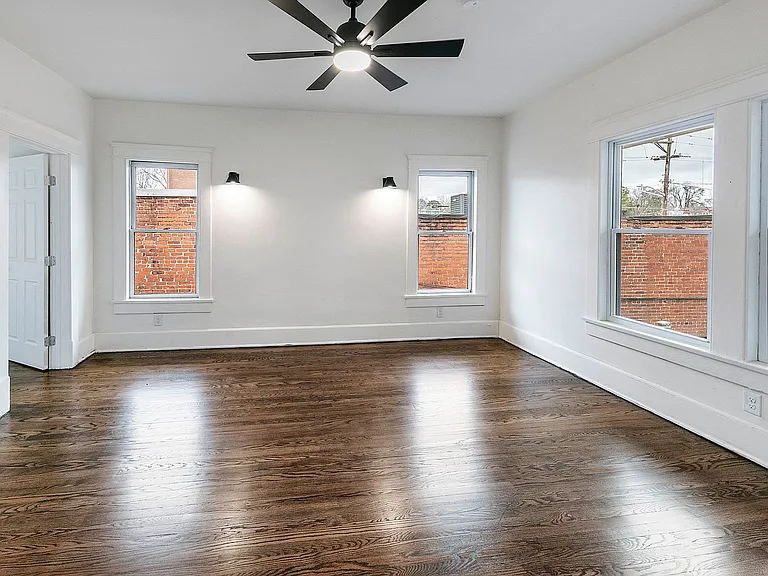 104 E Glenwood Ave — Photo 32