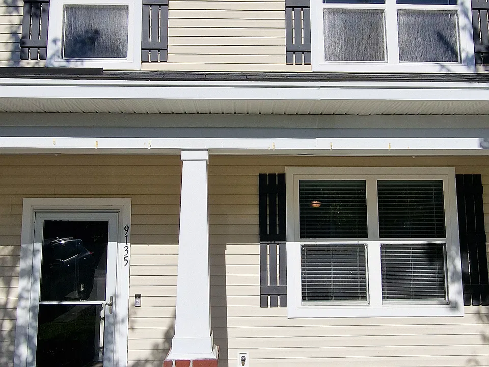 9135 Parlor Dr