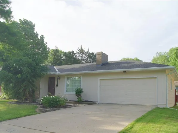 1919 Seneca St, Leavenworth, KS 66048