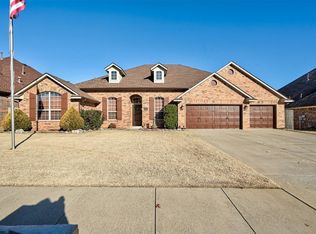 929 Erinova Dr, Yukon, OK 73099