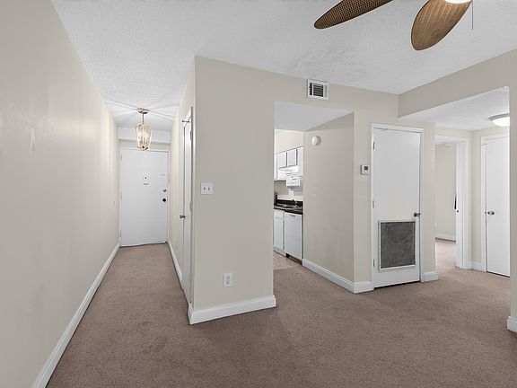 5th image of 619 King St APT 402