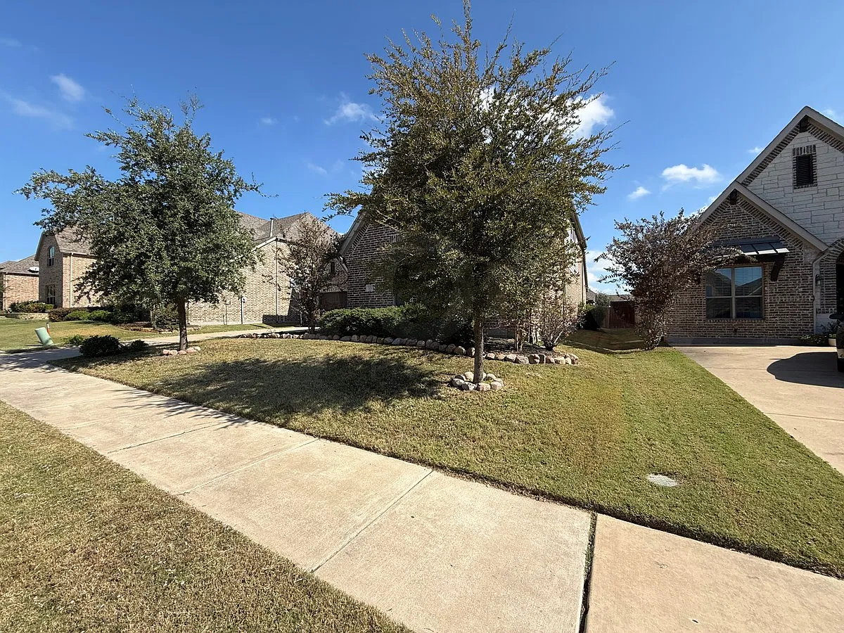 4 bed, 4.0 bath, 3959 sqft, $3,900 — Photo 3