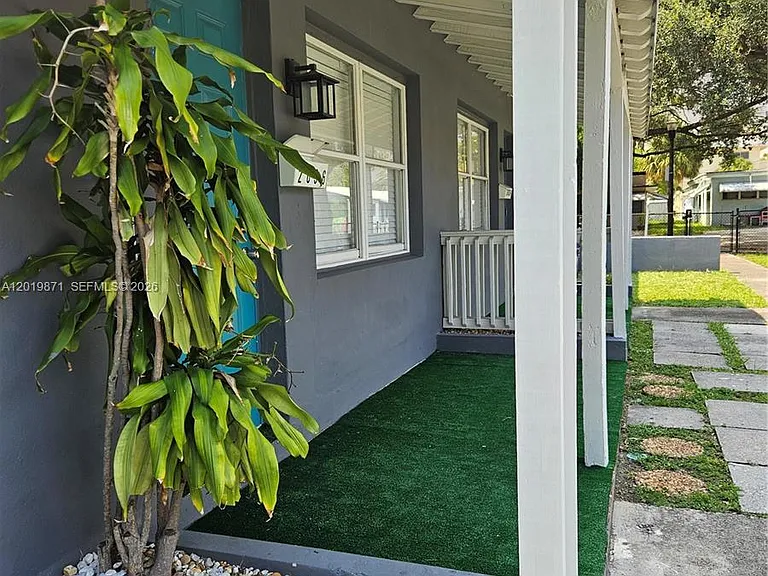 2030 Taylor St #2030 — Photo 3