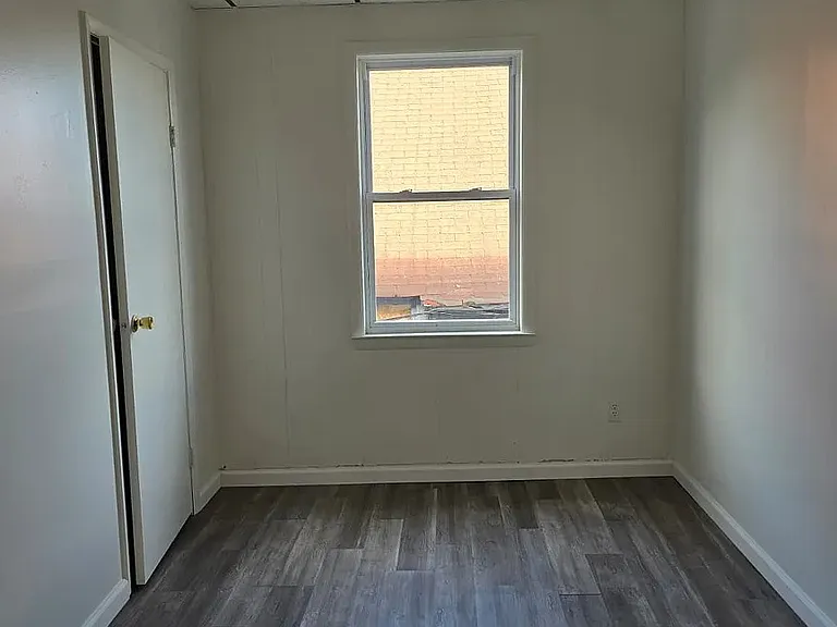 246 E Broadway #2 — Photo 3