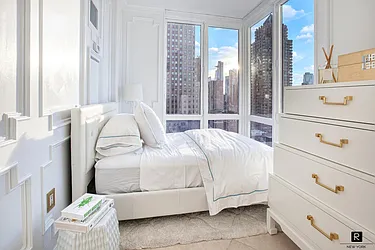 Rented by R New York