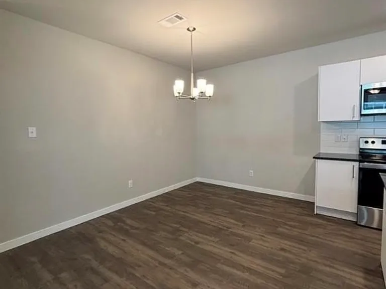 628 Blackland Dr — Photo 5