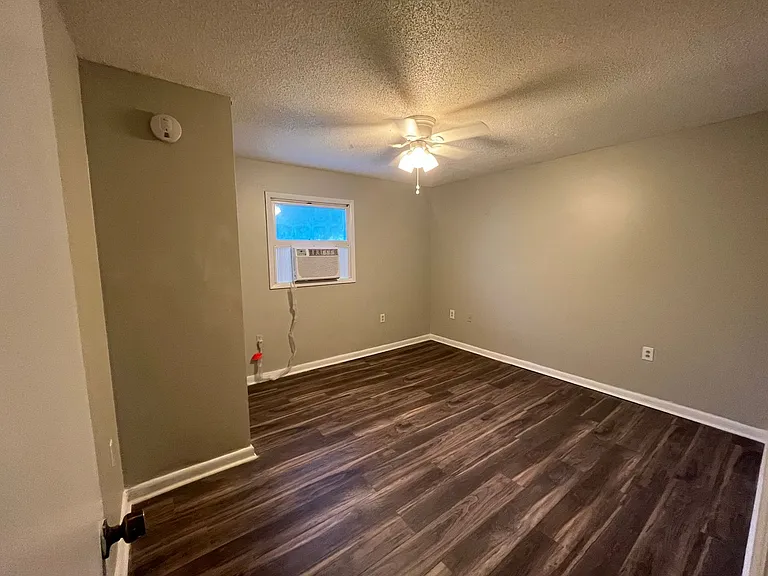 4322 Banks Dr — Photo 12