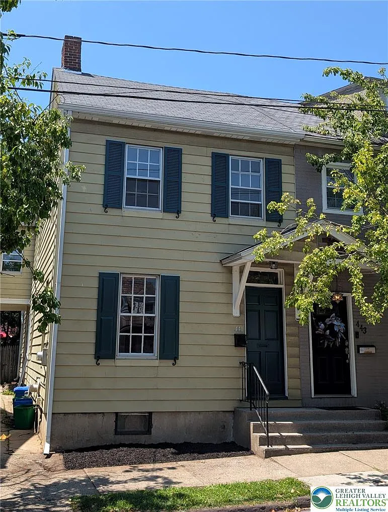 4 bed, 2312 sqft, $2,295 — Photo 1