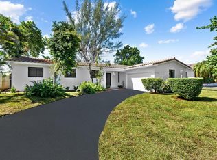 2390 NE 196th St, Miami, FL 33180