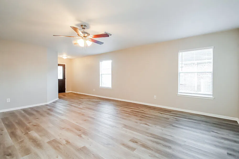 3 bed, 2.0 bath, 1722 sqft, $2,135 — Photo 3