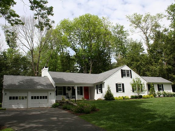 Cape on Lovely Level Acre