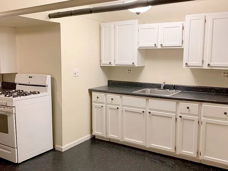 1347 W Carmen Ave — Photo 2