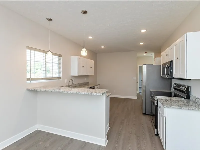 2 bed, 1104 sqft, $1,695 — Photo 2