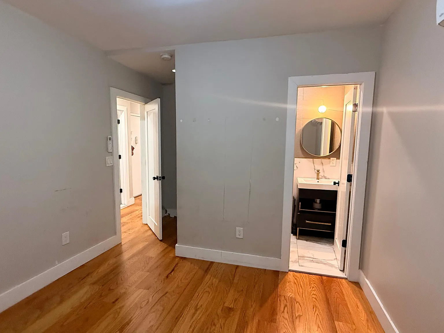 90 Graham Street — Photo 4
