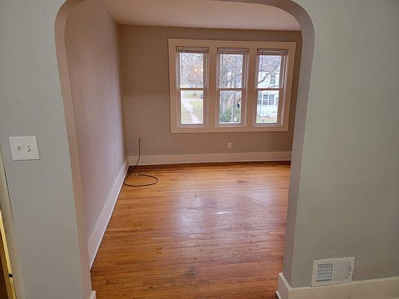 4th image of 951 Madison Ave SE #2