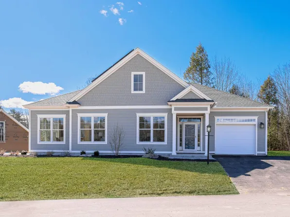 28 Jade Dr, Topsham, ME 04086