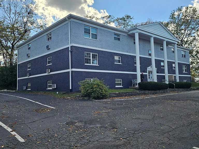 Highview Apartments — Photo 2