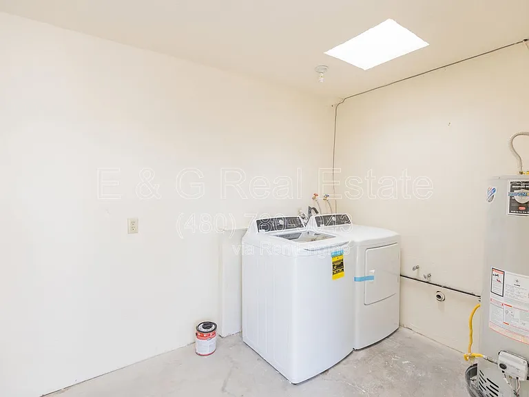 1305 W Laird St — Photo 21