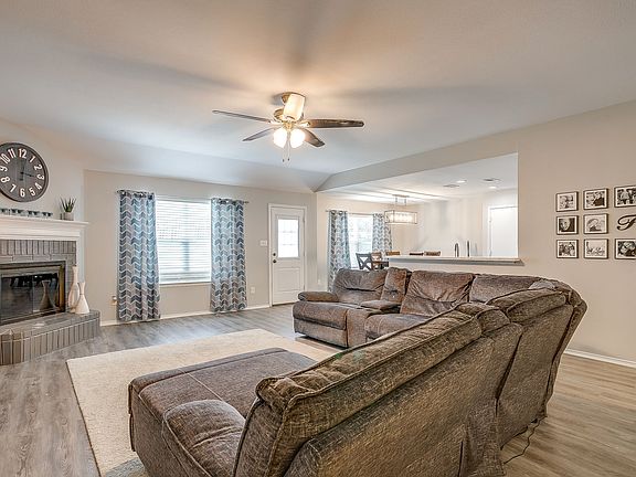 3rd image of 938 Jacobs Crossing Ct