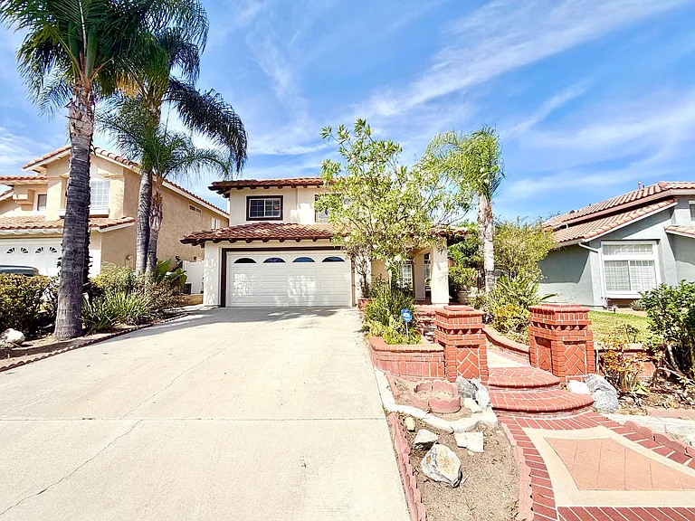 25188 Via Las Lomas — Photo 1