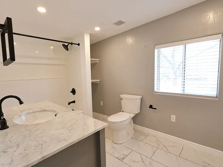 615 E Waverly St — Photo 12