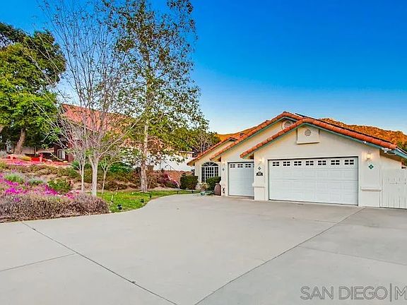 2nd image of 24427 Del Amo Rd