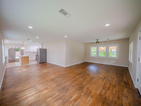 5th image of 626 Mahony St