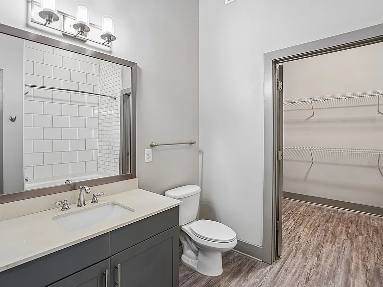 Lenox - Bathroom 1