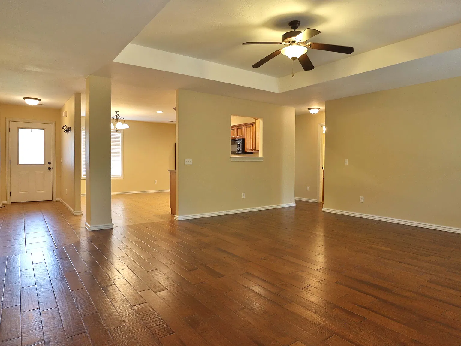 3 bed, 1600 sqft, $1,795 — Photo 2