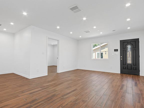 4th image of 15430 Romar St