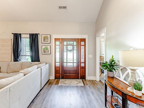 4th image of 136 Chambray Dr