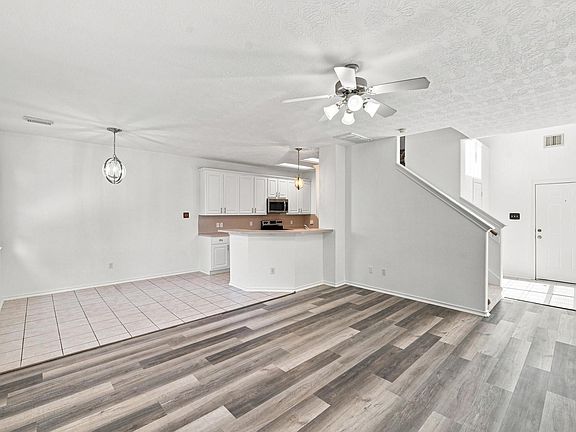 5th image of 16122 Sandy Path Ln