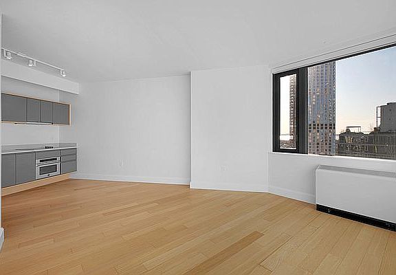 5th image of 10 City Pt APT 33S