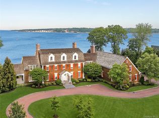30 Forest Dr, Port Washington, NY 11050