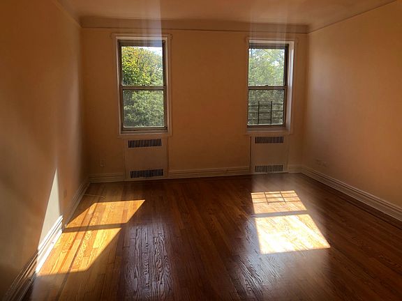 5th image of 14210 Hoover Ave APT 304
