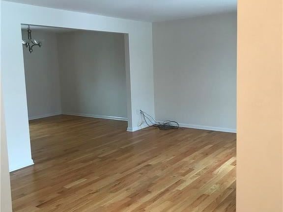 4th image of 137 Hemlock Dr